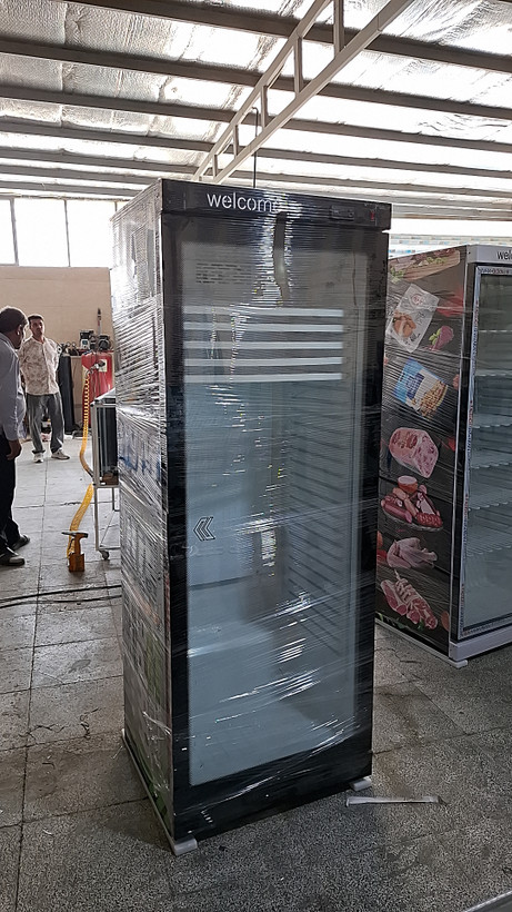 یخچال ویترینی ایستاده عرض۷۰ سانت طرح نوشیدنی